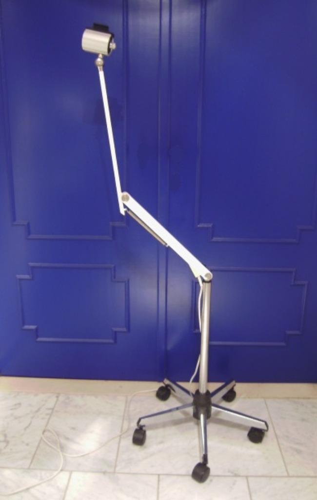 Medische lamp op rolvoet - lamp 12V-20W , hoogte-instelbaar, Ophalen, Zo goed als nieuw