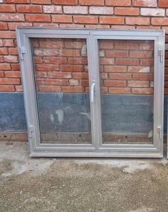 Aluminium opendraaiend raam, Ophalen of Verzenden, Gebruikt, Aluminium