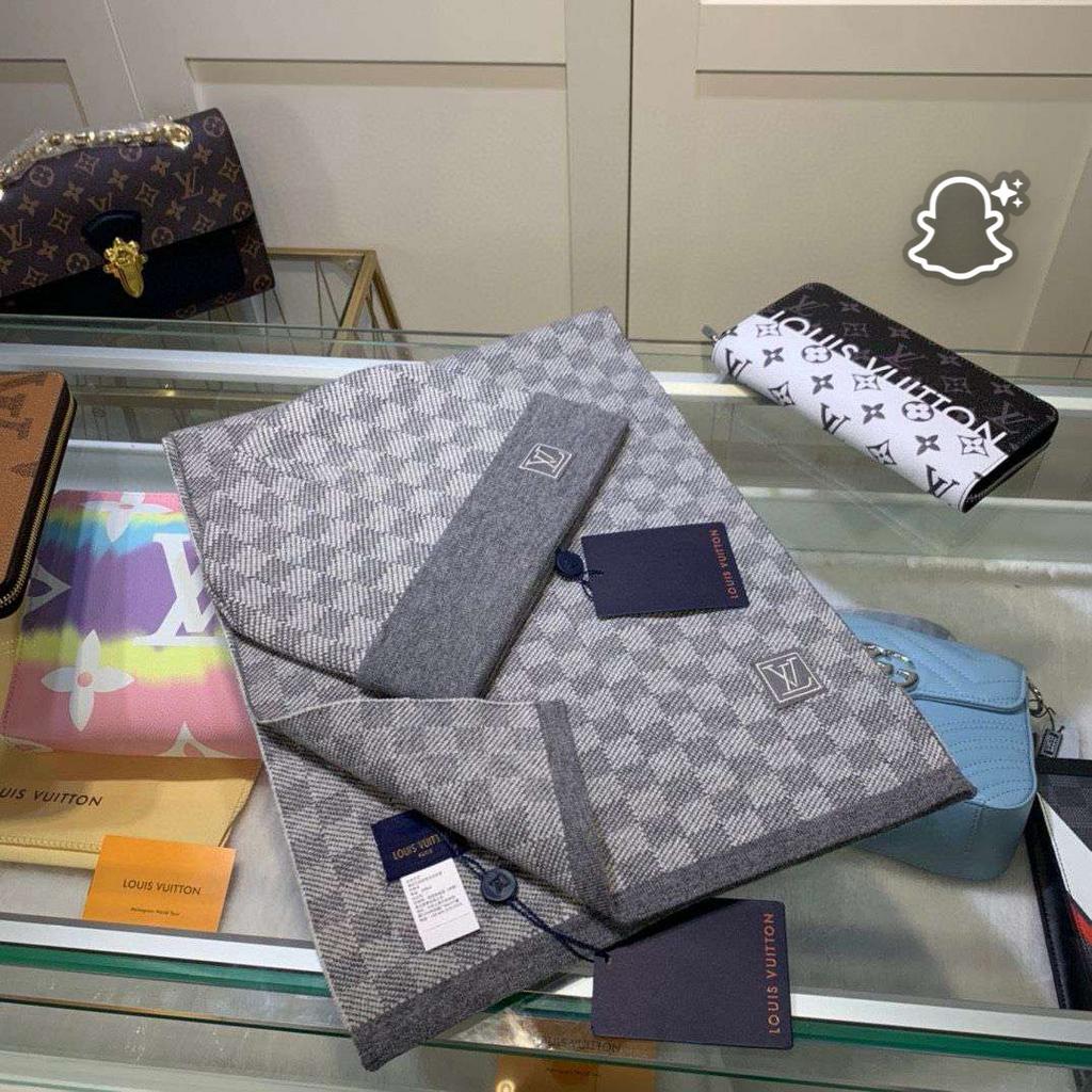 Louis vuitton /. Dior Sjaals mitsen en meer, Kleding | Heren, Mutsen, Sjaals en Handschoenen, Ophalen of Verzenden