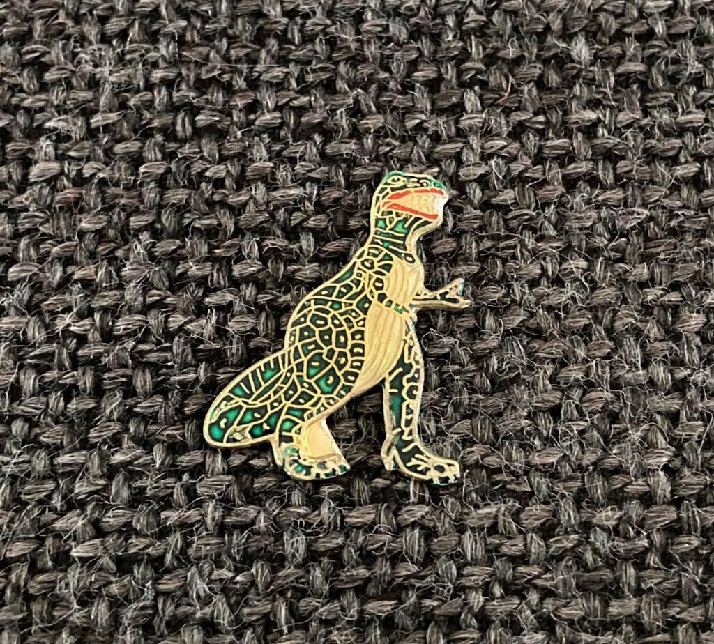PIN - DINO - DINOSAURUS - DINOSAURE, Envoi, Utilisé, Animal et Nature, Insigne ou Pin's
