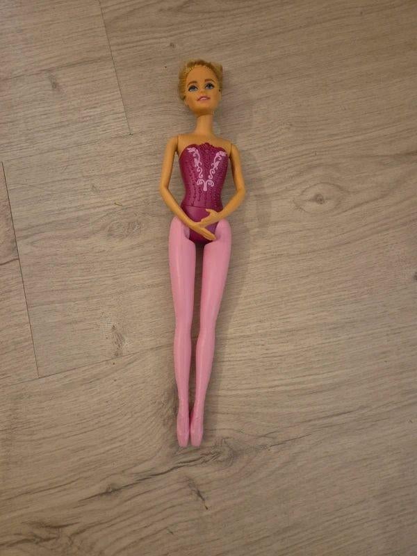 Barbie ballerina, Kinderen en Baby's, Speelgoed | Poppen, Ophalen, Zo goed als nieuw, Barbie