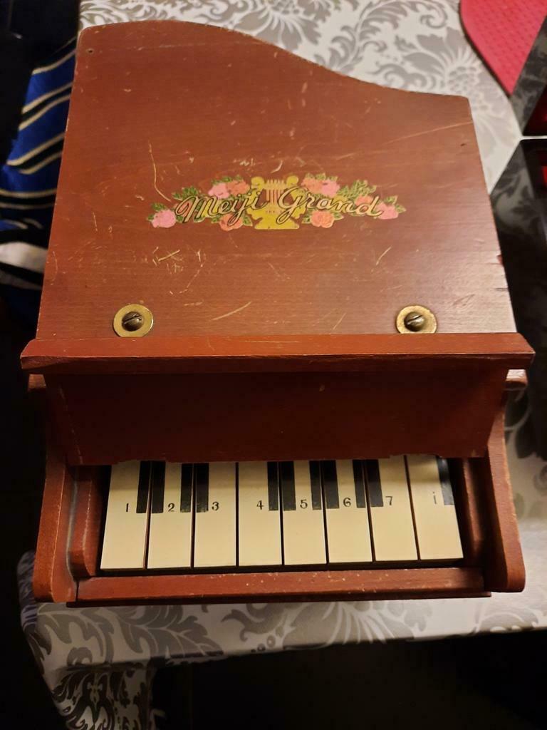 Pianootje , werkt ! " Meiji Grand " . 15 euro, Ophalen of Verzenden