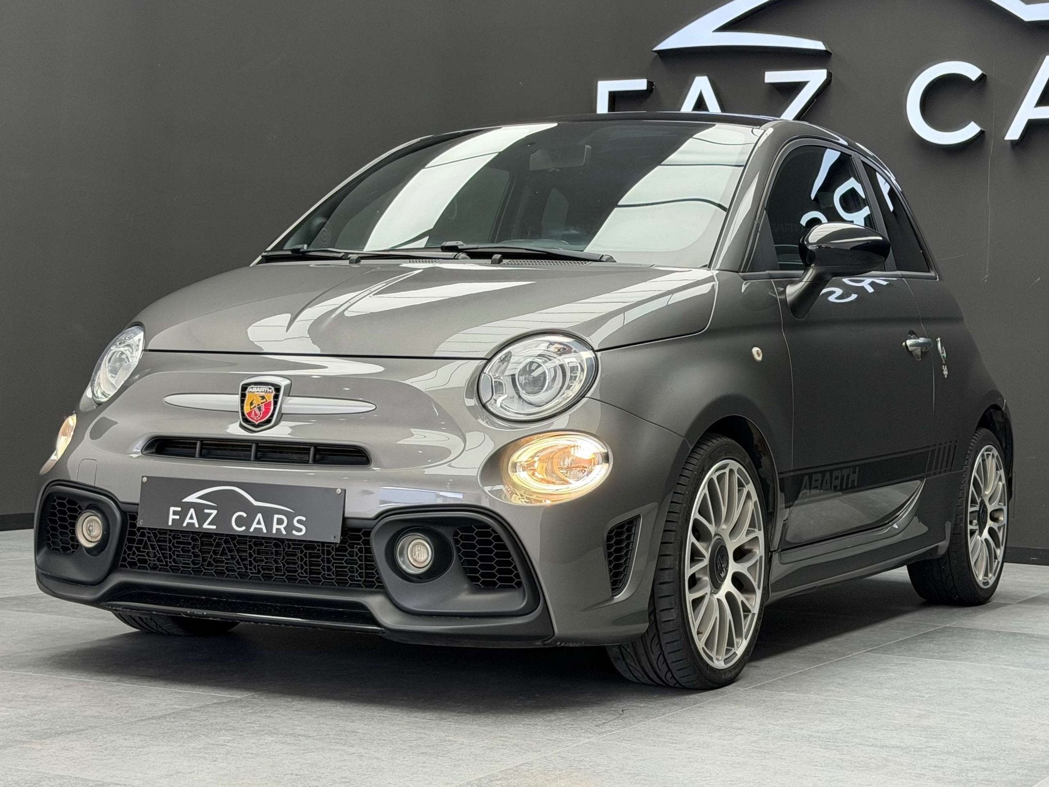Fiat 595 Abarth 1.4 T-Jet * 1ER PROP + XENON + GPS + GARANTI, Autos, Achat, Euro 6, Entreprise, Boîte manuelle
