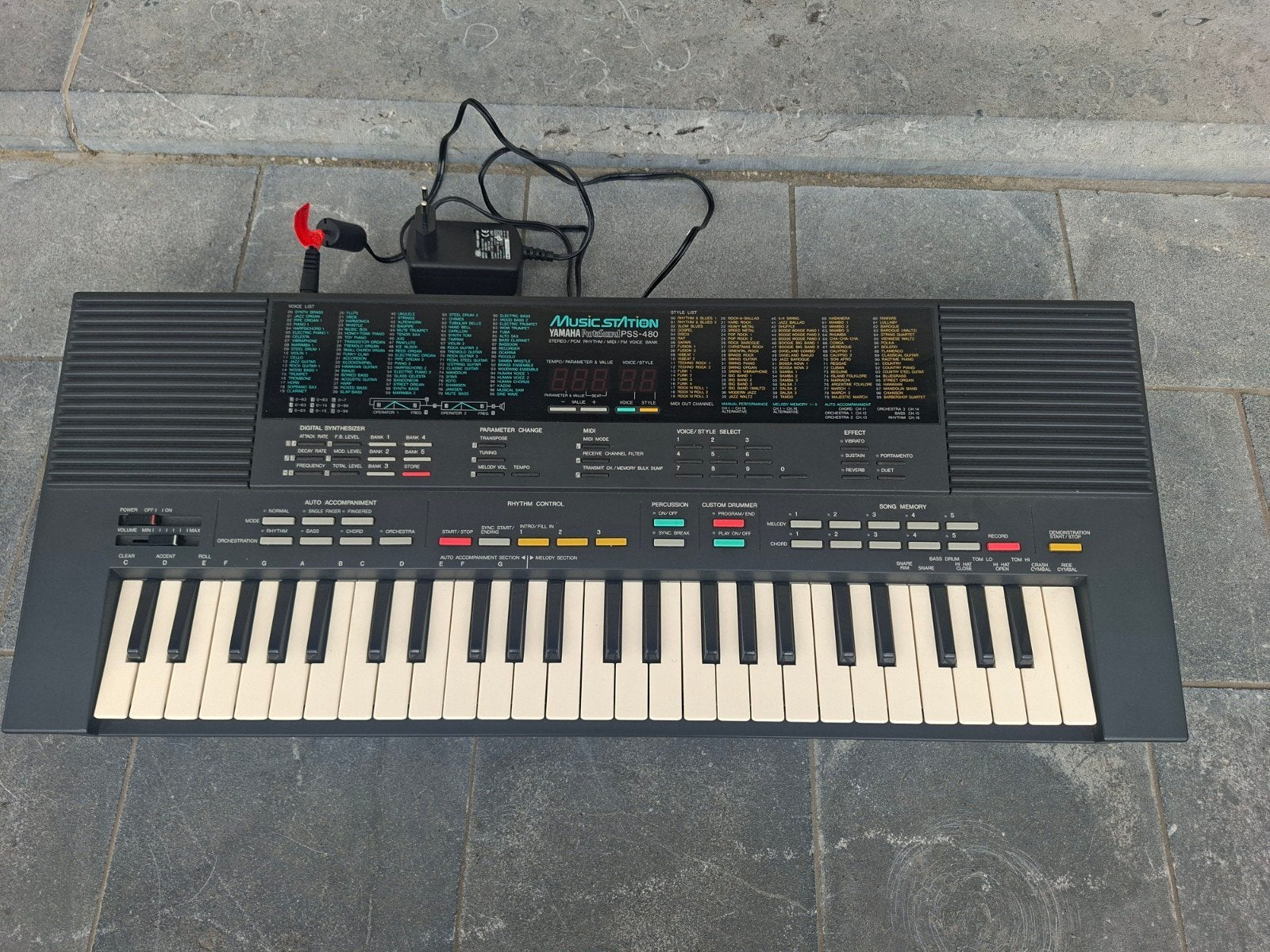Yamaha PortaSound PSS-480 1988 (GEEN SPEELGOED DUS), Muziek en Instrumenten, Synthesizers, Ophalen, Yamaha