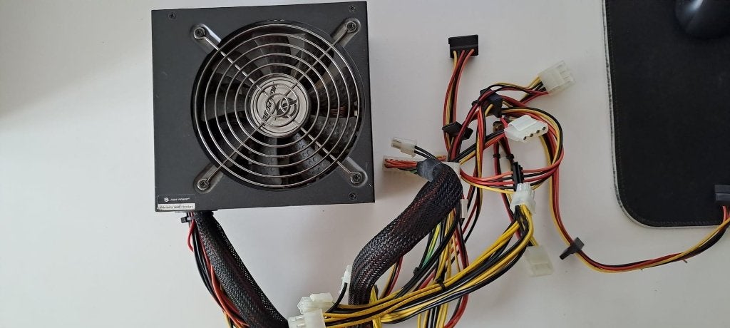 4 niet-modulaire PC Voedingen / PSU's, Enlèvement