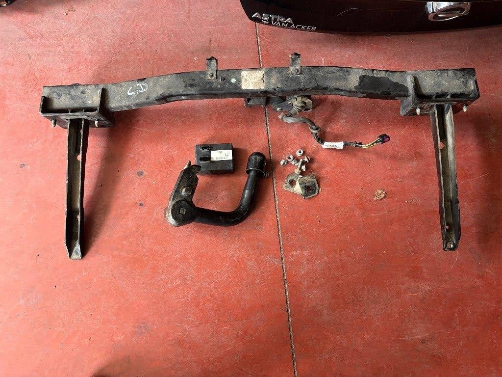 ATTACHE REMORQUE OPEL CORSA D, JEAN FRANCOIS BILA, RUE BRIGADE PIRON 307, Enlèvement, Utilisé