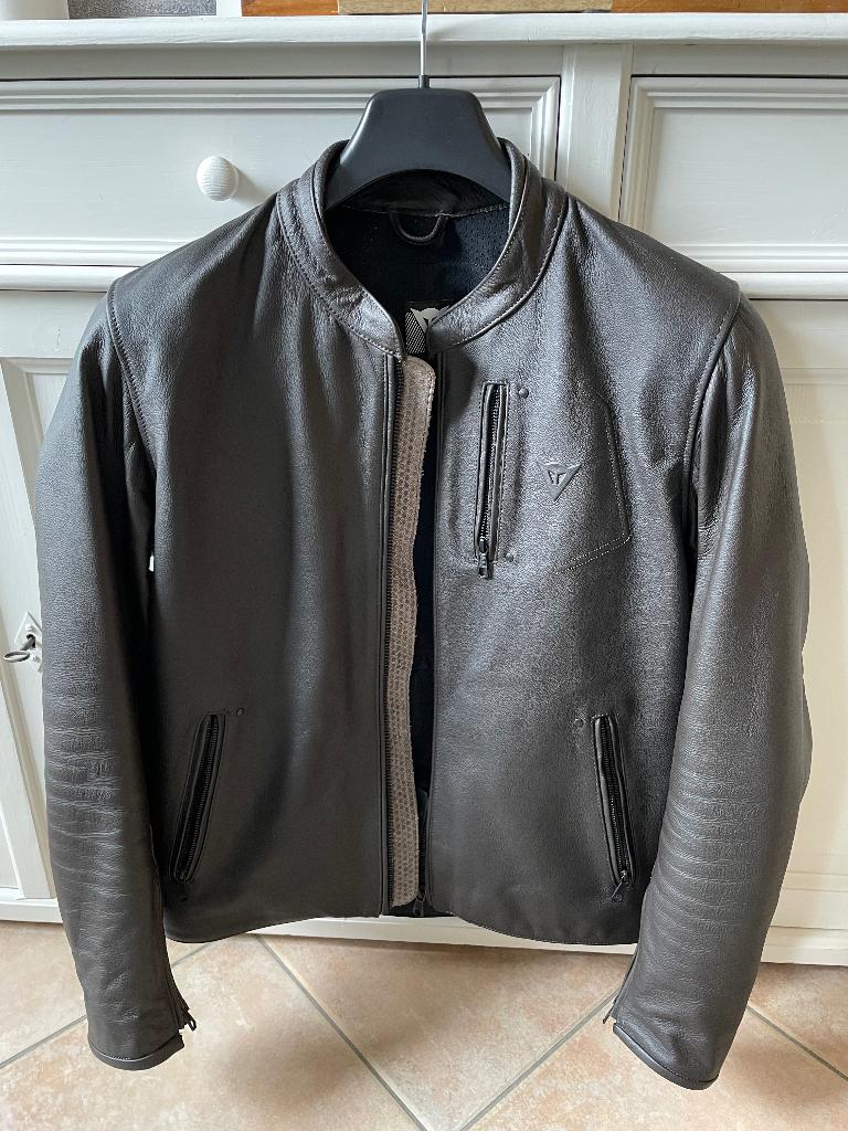 BLOUSON MOTO CUIR DAINESE BRUN Taille 52 (taille petit), Dainese, Seconde main, Manteau | cuir, Enlèvement