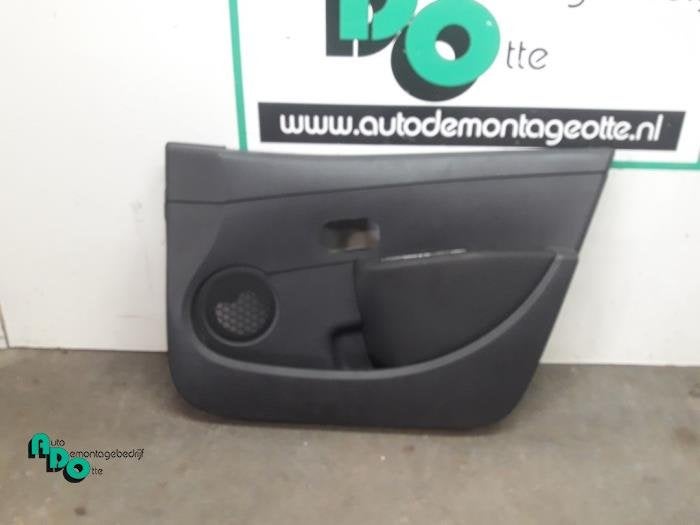 Revêtement portière 4portes avant droite d'un Renault Clio, Renault, -, 3 mois de garantie, Utilisé