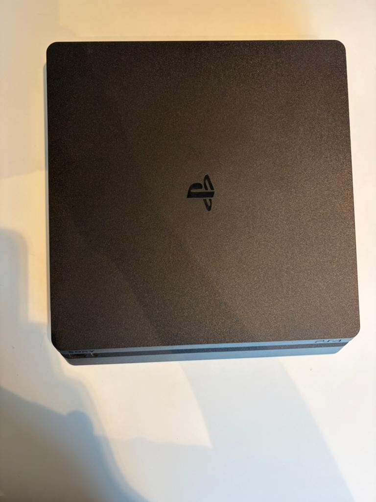 PlayStation 4 slim + palette de jeux + station de chargement, Games en Spelcomputers, Spelcomputers | Sony PlayStation 4, Ophalen