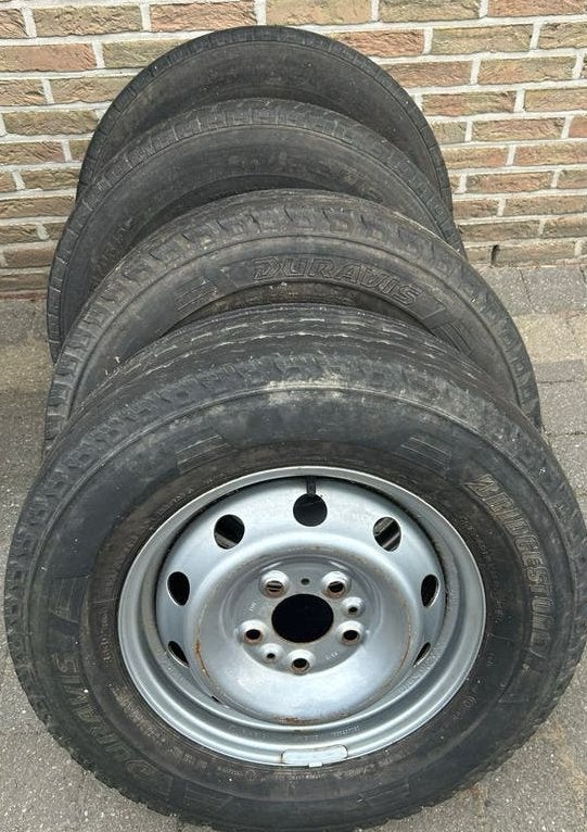 4 Velgen met banden van citroen jumper 215 70 15, Ophalen, 15 inch, Banden en Velgen, Bestelwagen
