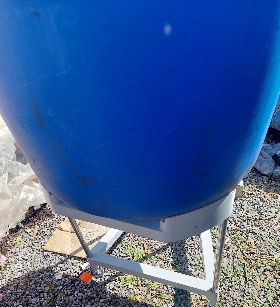 Prix 25 euro Fût  220l  plastique ouvert à ransart, Enlèvement