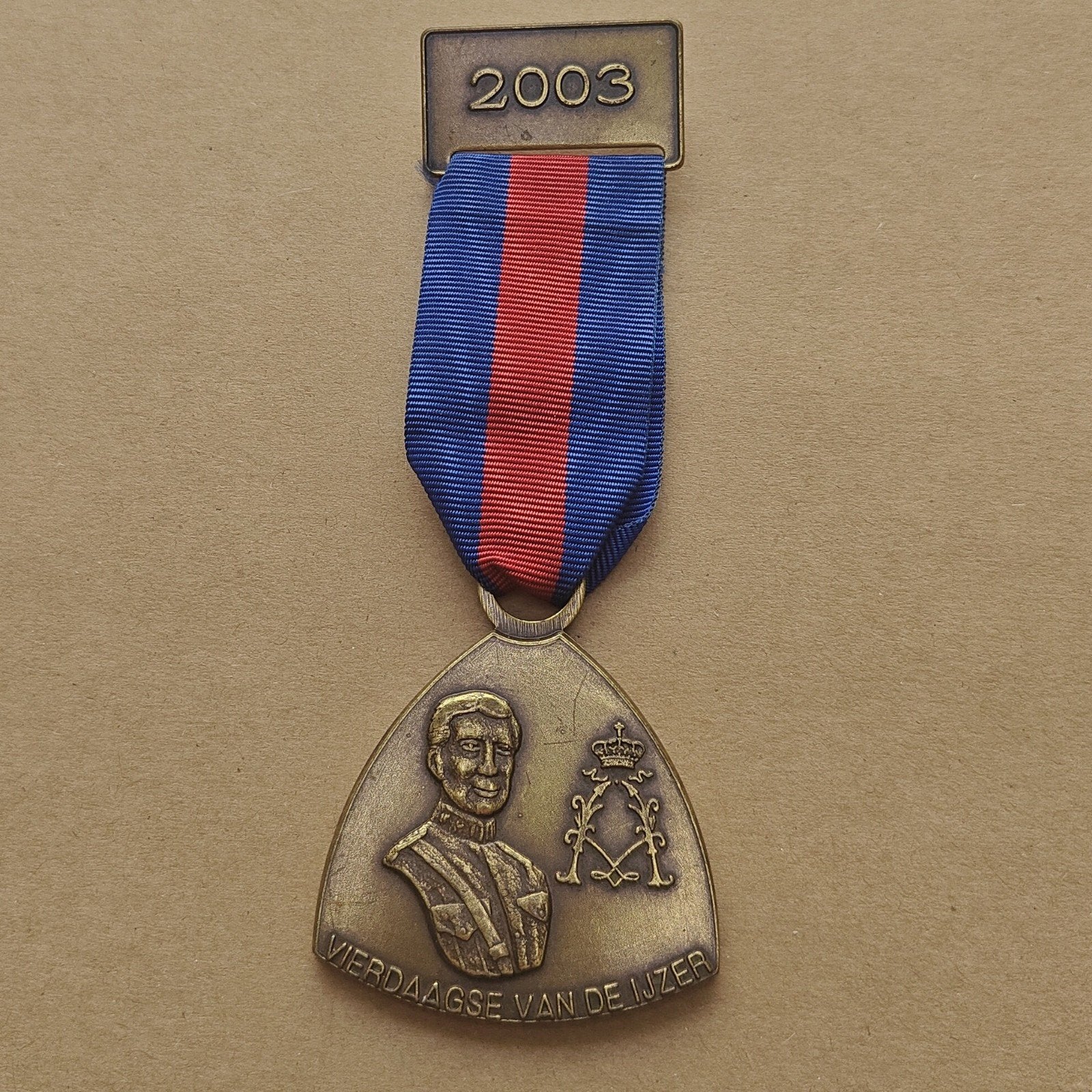 Medaille Vierdaagse 2003 Goudkleurig, Ophalen of Verzenden, Landmacht, Embleem of Badge