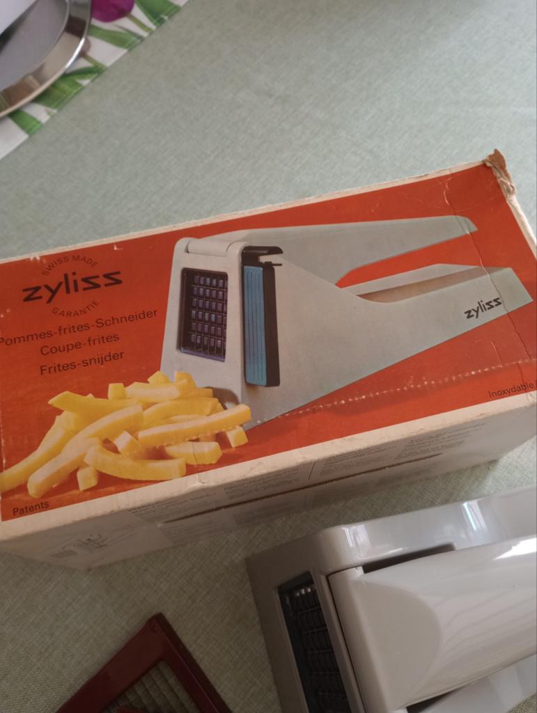 Vintage Zyliss frietensnijder, Ophalen, Zo goed als nieuw