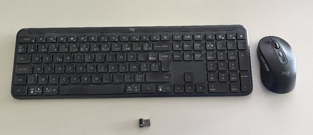 Logitech Signature Slim K950 Wireless Keyboard AZERTY + muis, Computers en Software, Toetsenborden, Logitech G, Toetsenbord en muis-set