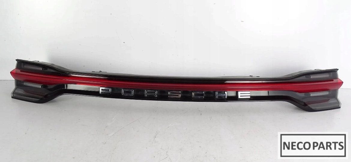 PORSCHE MACAN 95B ACHTERLICHT IN DE ACHTERKLEP LEVERBAAR, Gebruikt, -, -, Porsche