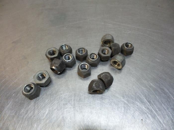 Kit boulons de roue d'un Nissan Pixo (Pixo 09-), -, 3 mois de garantie, Utilisé, -