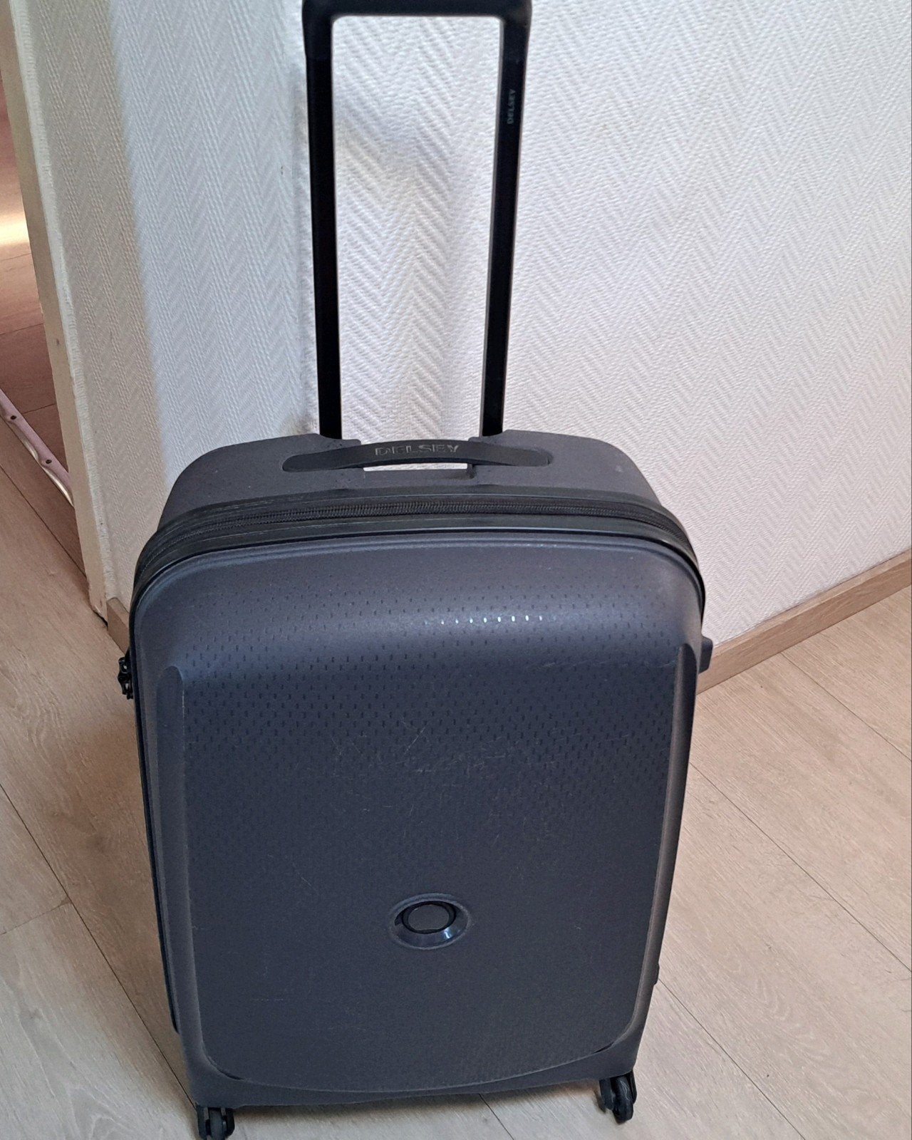 delsey valise trolley 4x roulettes coque rigide +_ 62/40 cm, 35 à 45 cm, Plastique dur, Comme neuf, Enlèvement
