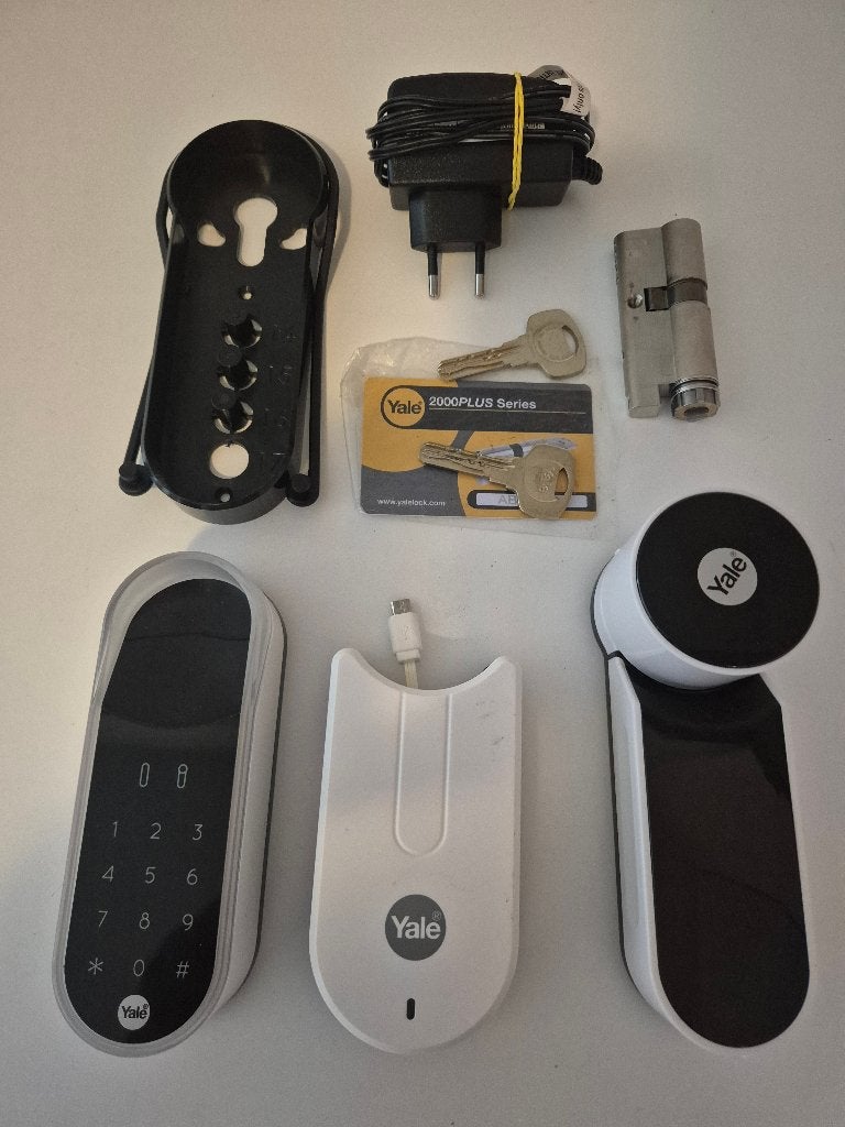 Yale Linus Smart Lock + Smart Keypad + cilinder, Ophalen of Verzenden, Zo goed als nieuw, Overige typen