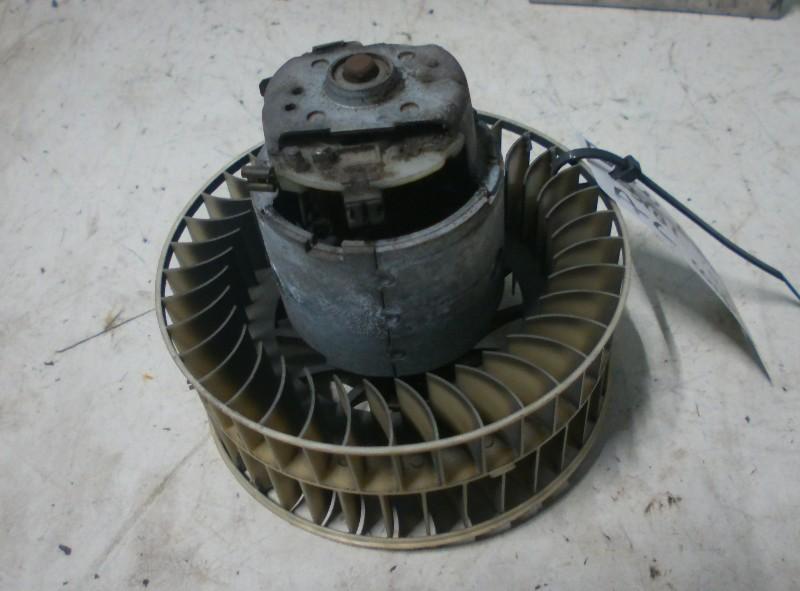 KACHEL VENTILATORMOTOR BMW 3 serie Compact (E36 / 5), Auto-onderdelen, Robert Bosch AG, Gebruikt, BMW, Robert-Bosch-Allee 1
74232  Abstatt, DE