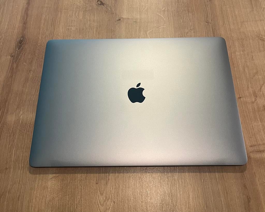 MacBook Pro 15” (2018) – Perfecte staat! (+ nieuwe oplader), Informatique & Logiciels, MacBook Pro, 256 GB, 16 pouces, Utilisé