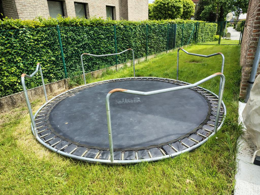 Trampoline - gratis, Kinderen en Baby's, Speelgoed | Buiten | Trampolines, Ophalen, Gebruikt