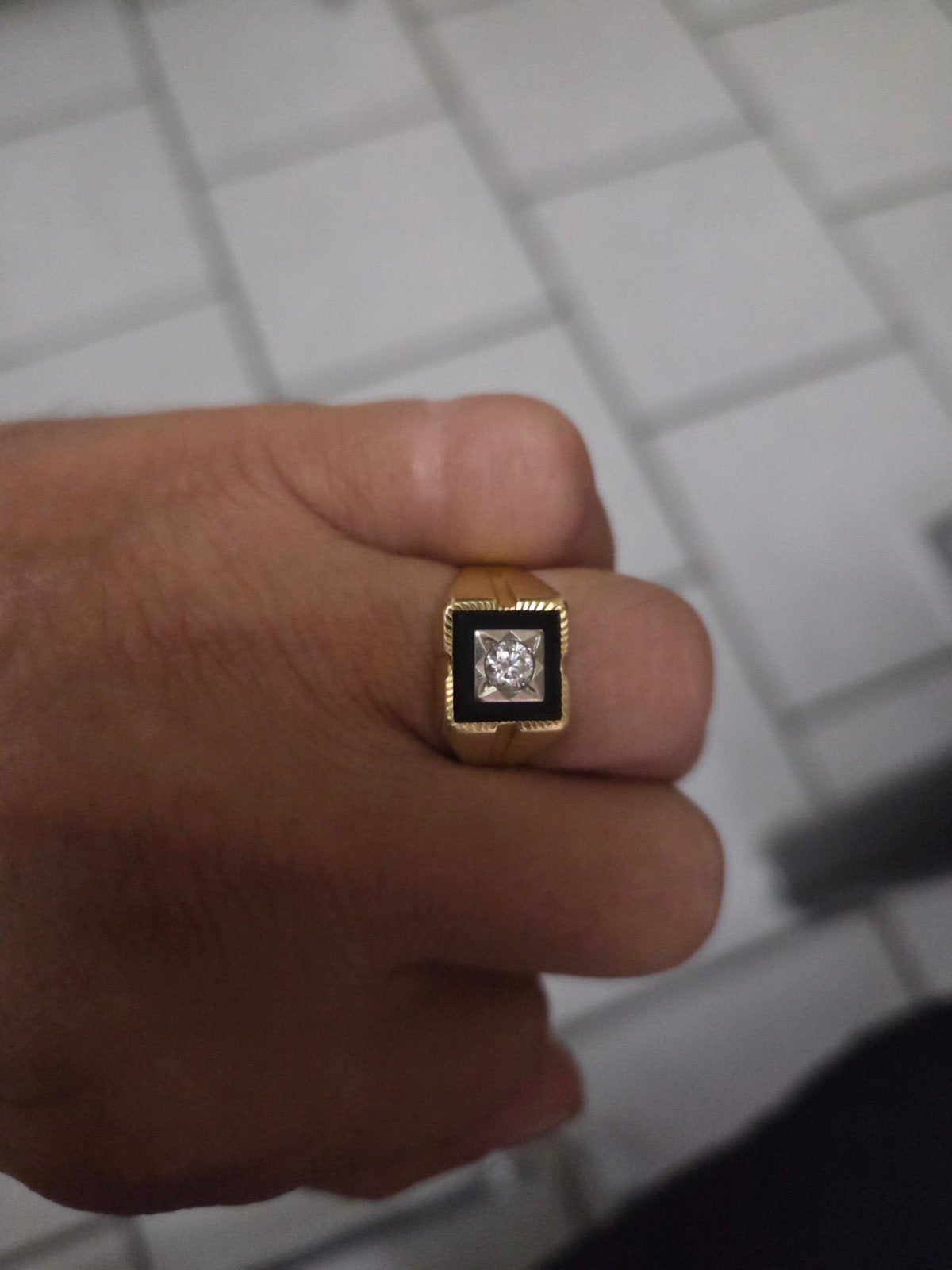 Chevalière or 18k, Enlèvement