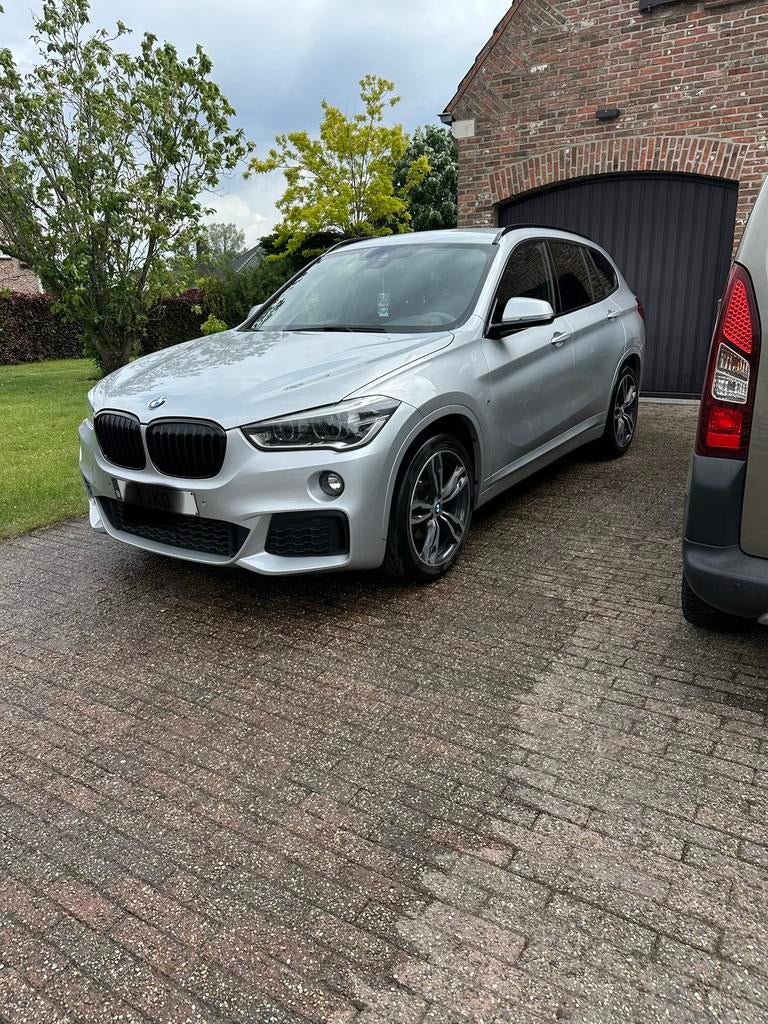 Bmw X1 M pack Benzine 1.5 Twin turbo Automaat, Auto's, Euro 6, Particulier, Zilver of Grijs, X1
