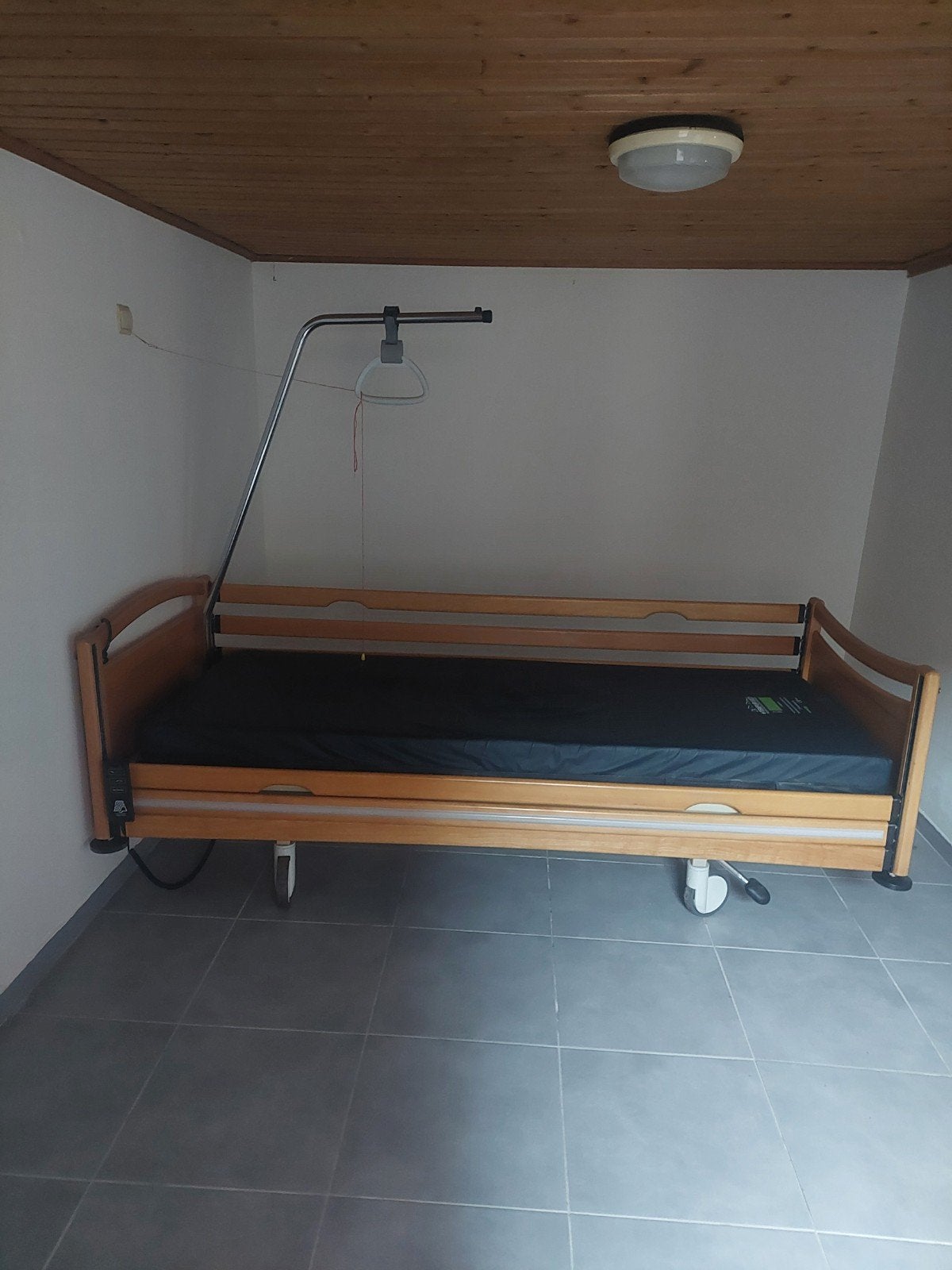 elektrisch ziekenhuisbed, Diversen, Verpleegmiddelen, Ophalen, Zo goed als nieuw