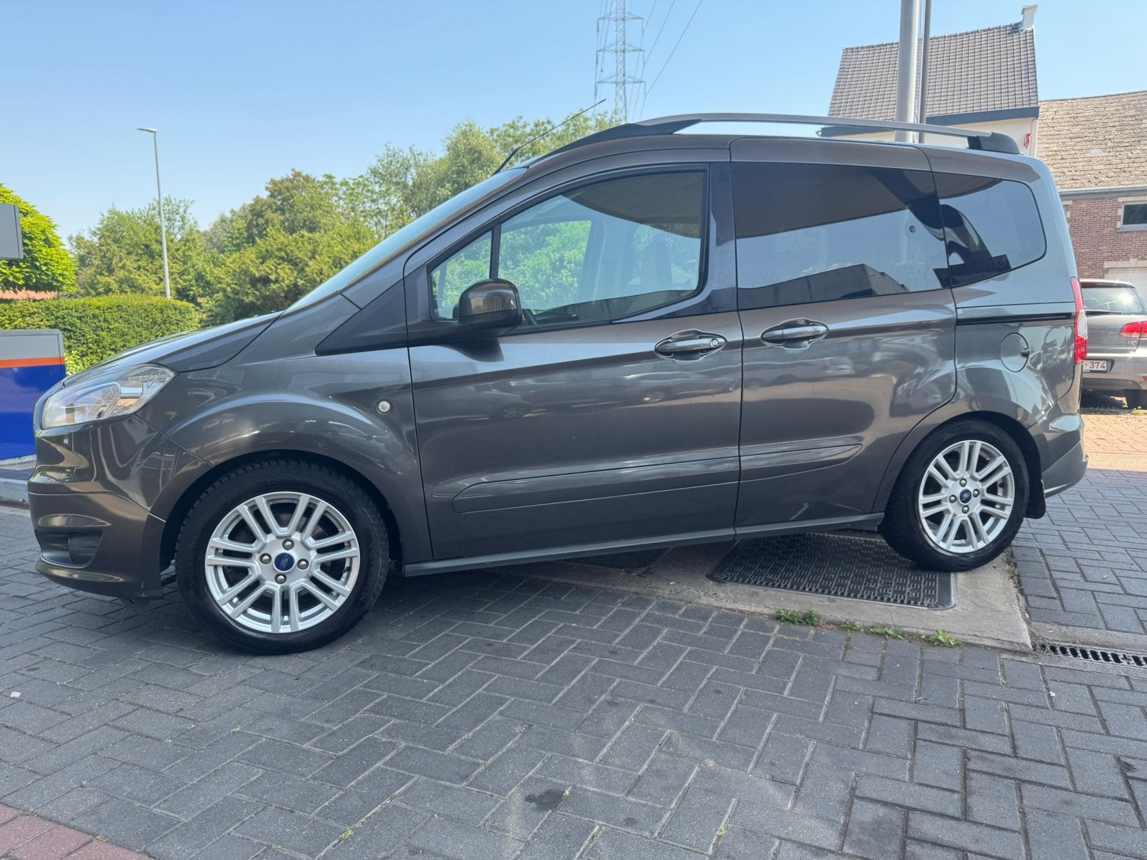 Ford TourneoCourier 1.0 - BENZINE - AIRCO - 116.000km - 2017, Auto's, Ford, Stof, Bedrijf, 5 deurs, Zilver of Grijs