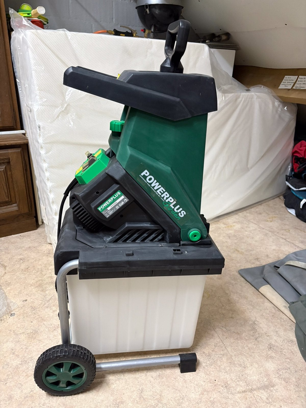 Hakselaar van Powerplus, Tuin en Terras, Hakselaars, Ophalen, Zo goed als nieuw, Elektrisch, Met opvangbak