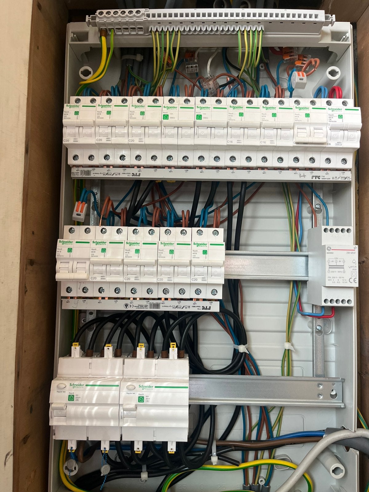 Électricien Bruxelles : Conformité & Dépannage, Garantie