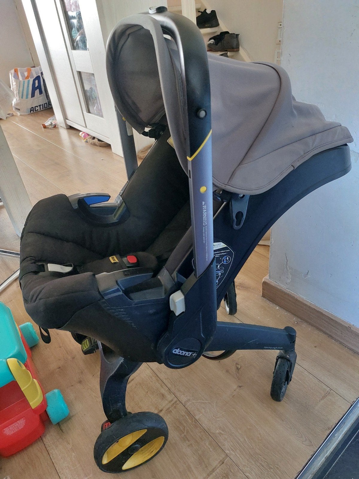 Siège-auto & poussette Doona i i-Size + base Isofix i, Kinderen en Baby's, Ophalen, Gebruikt, Kinderwagen