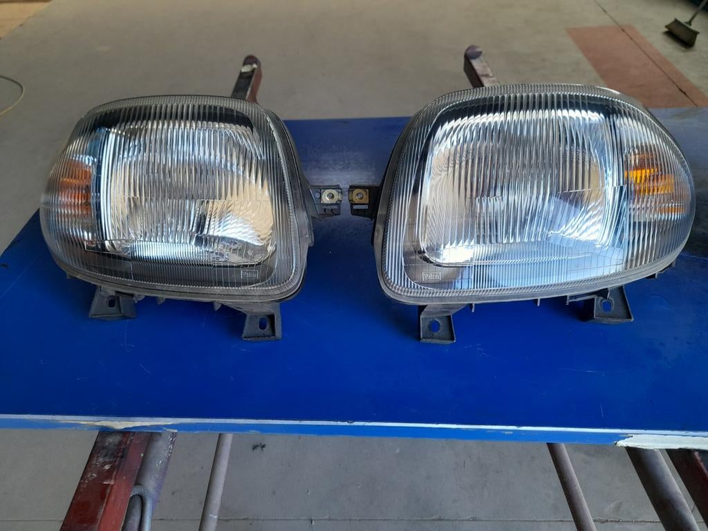 Phares avant renault clio 2 phase 1 // 5060 Auvelais, Autos : Pièces & Accessoires, Éclairage, Enlèvement ou Envoi, Utilisé, Renault
