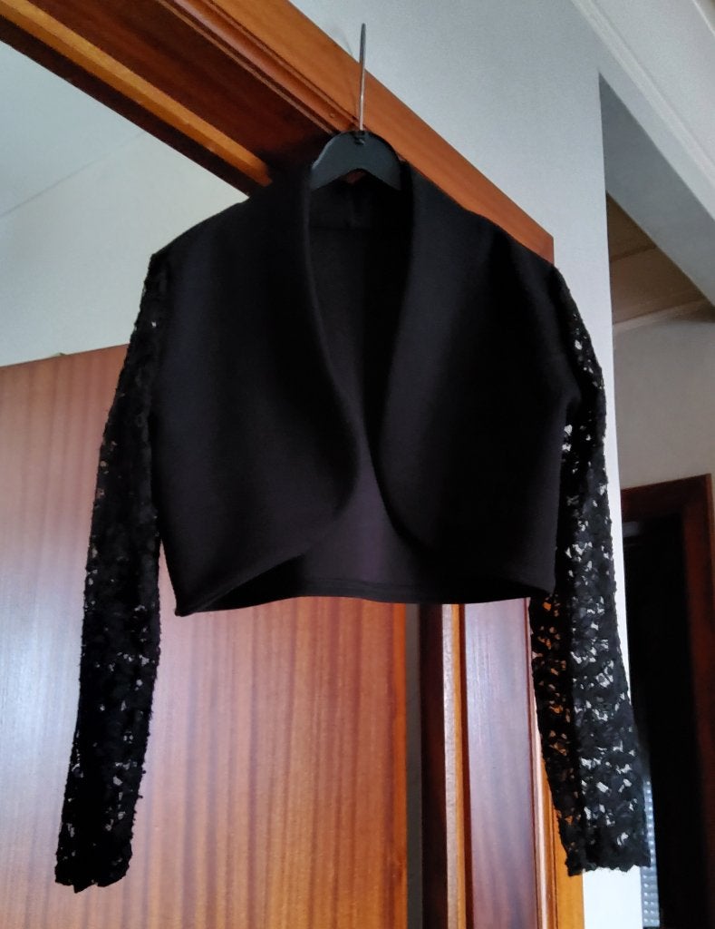 Veste boléro courte noire à manches en dentelle nouveau, Neuf, Taille 38/40 (M), Enlèvement ou Envoi, Farfetch