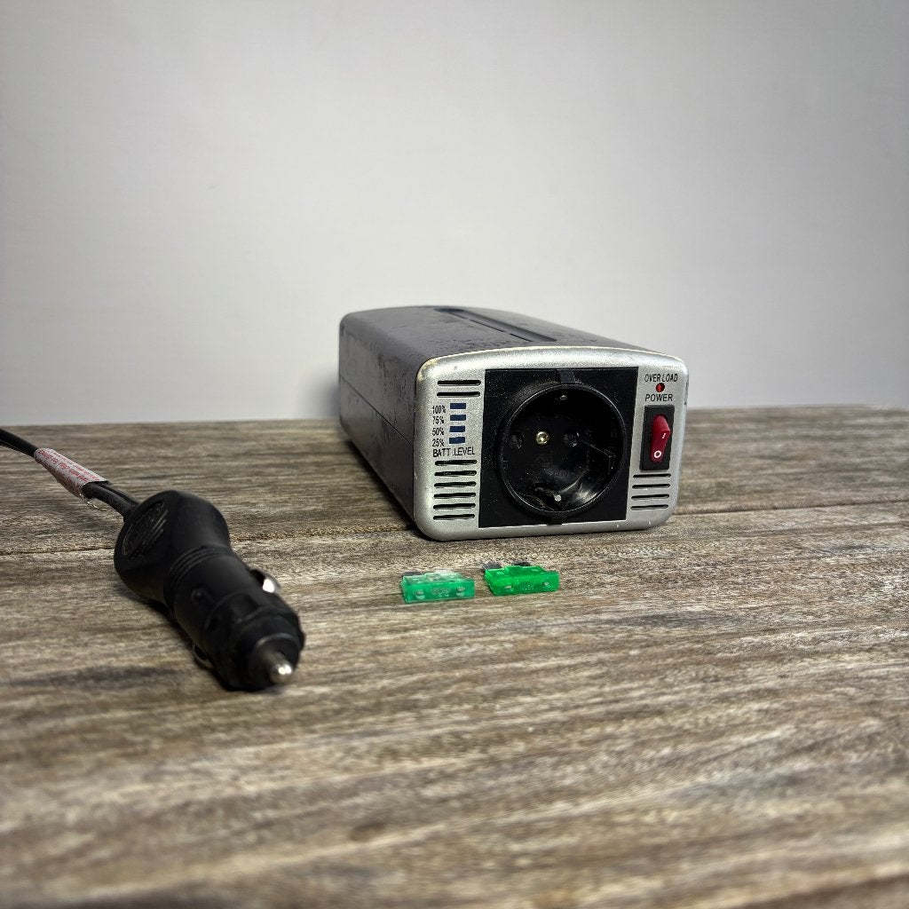 Belkin AC Anywhere Omvormer 12V naar 230V - 300W Auto, Ophalen of Verzenden, Gebruikt, Overige merken, Overige Auto-onderdelen