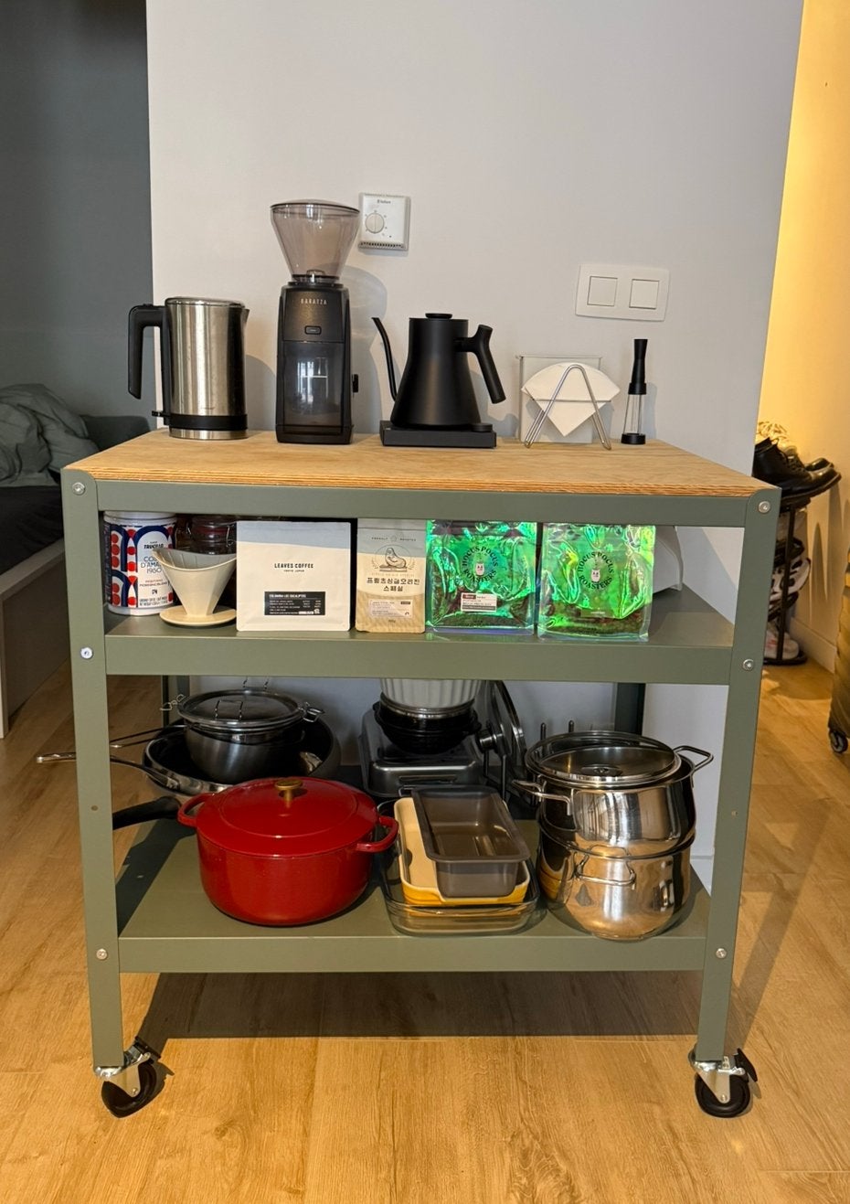 Desserte IKEA BROR vert avec plateau en bois, 85x55 cm, Enlèvement, Utilisé, Pin