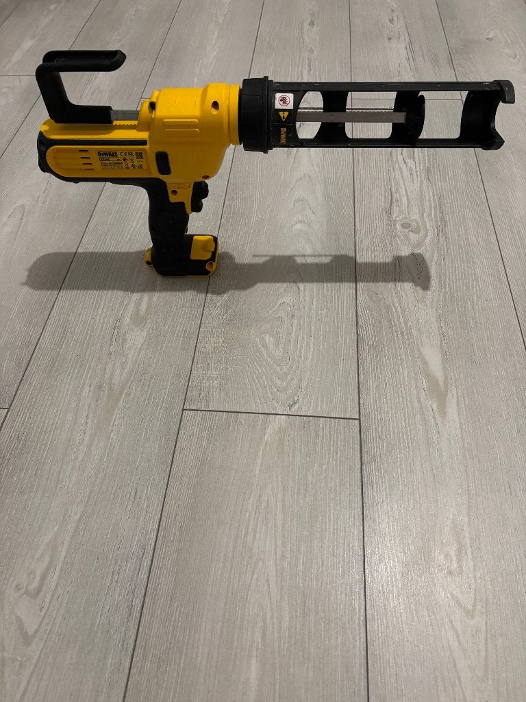 DeWalt 18V XR kitpistool (DCE560), Bricolage & Construction, Enlèvement ou Envoi, Comme neuf, Pistolet à mastic, DeWalt