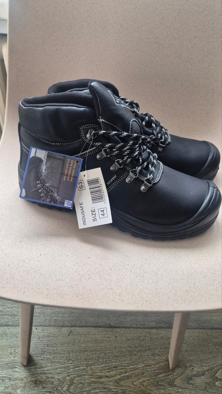 nieuwe werkschoenen nr 44, Ophalen