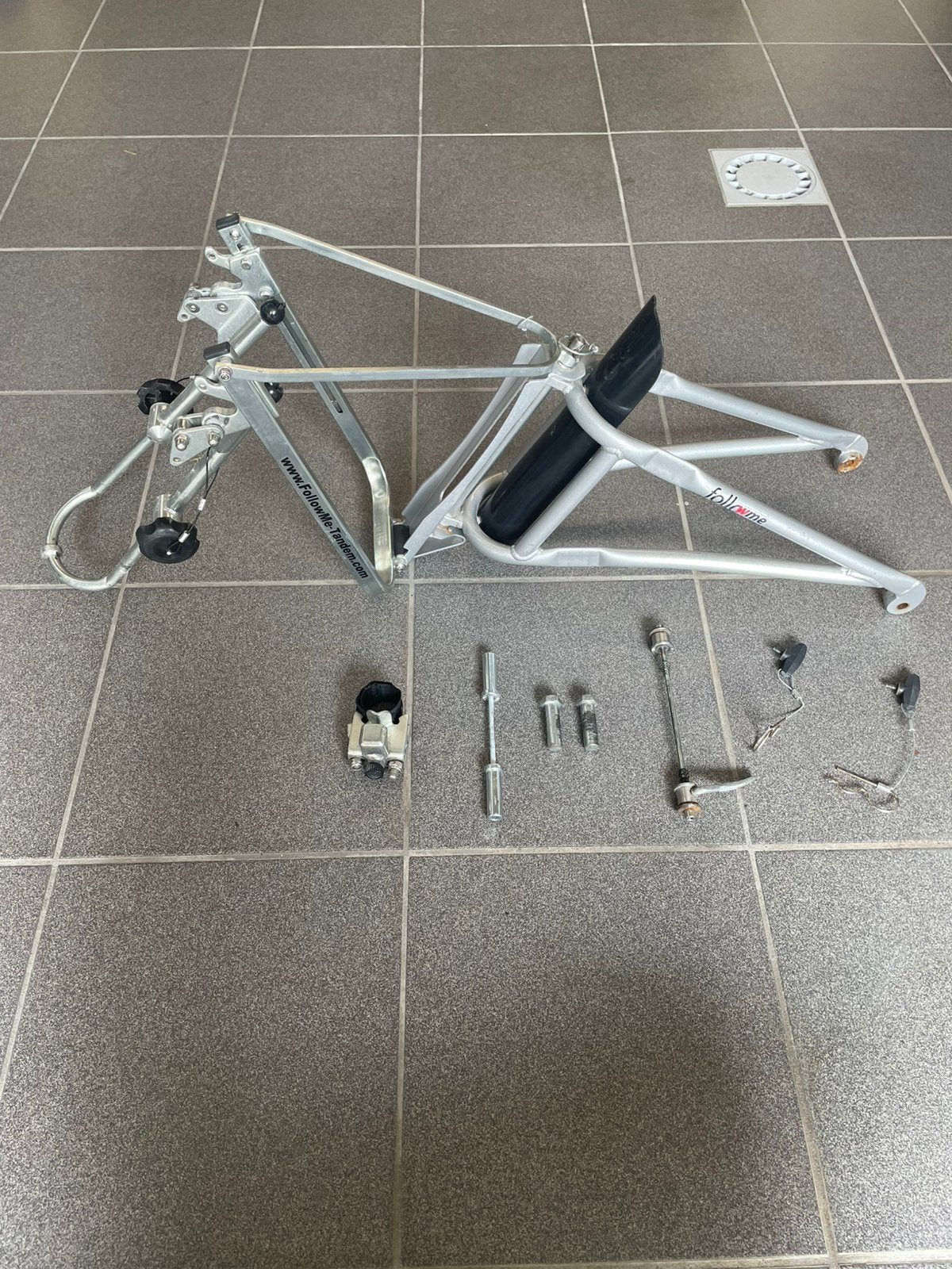 Followme système pour tracter velo enfant, Pliable, 20 à 40 kg, Enlèvement, Utilisé
