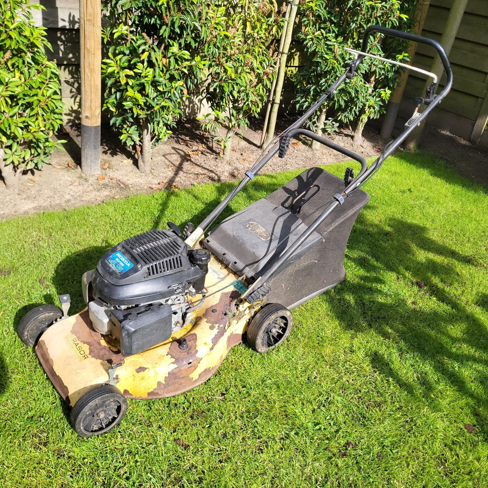 Honda GCV135 grasmaaier op benzine, Tuin en Terras, Grasmaaiers, Ophalen