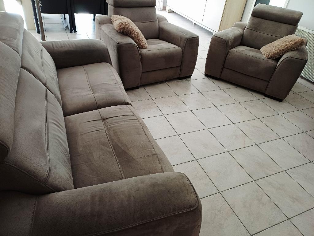 Taupe kleurige salon in suede, Maison & Meubles, Canapés | Salons, Quatre personnes ou plus, Banc droit, Enlèvement, Utilisé