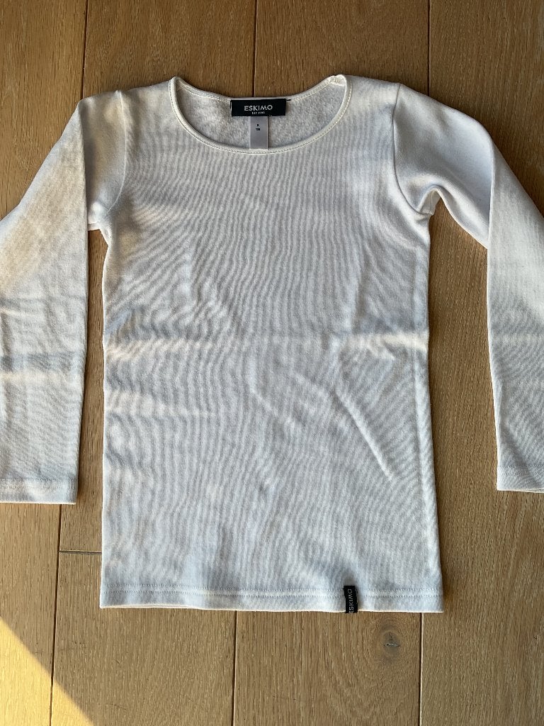 Hemdje of T-shirt eskimo maat 128, Garçon ou Fille, Enlèvement ou Envoi, Comme neuf, Vêtements de nuit ou Sous-vêtements