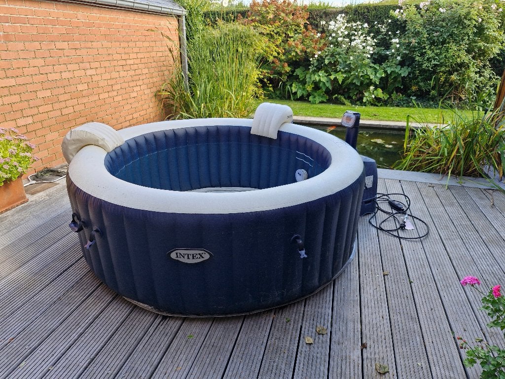Jacuzzi INTEX 4 personnes, Jardin & Terrasse, Enlèvement, Comme neuf, Couverture, Gonflable