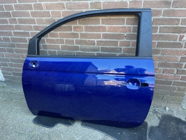 PORTE GAUCHE Abarth 500 / 595 / 695 (01-2008/-), Taurusavenue 1
2132 LS  Hoofddorp, NL, Webaccessibility@stellantis.com, Stellantis N.V.