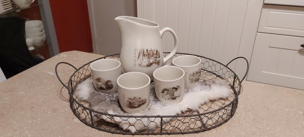 Servies met oude zwart-wit  foto's, Enlèvement