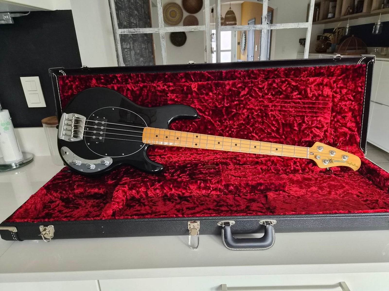 Musicman stingray retro70s, Muziek en Instrumenten, Snaarinstrumenten | Gitaren | Bas, Zo goed als nieuw, Elektrisch, Ophalen of Verzenden