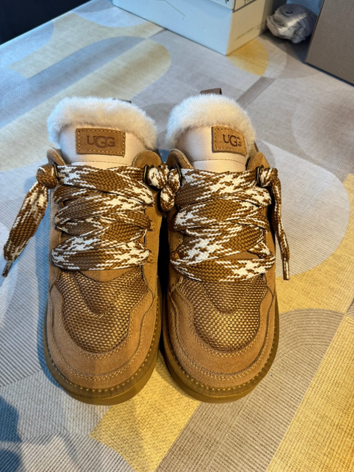 Ugg in nieuwstaat maat 41, Vêtements | Femmes, Enlèvement ou Envoi, Comme neuf