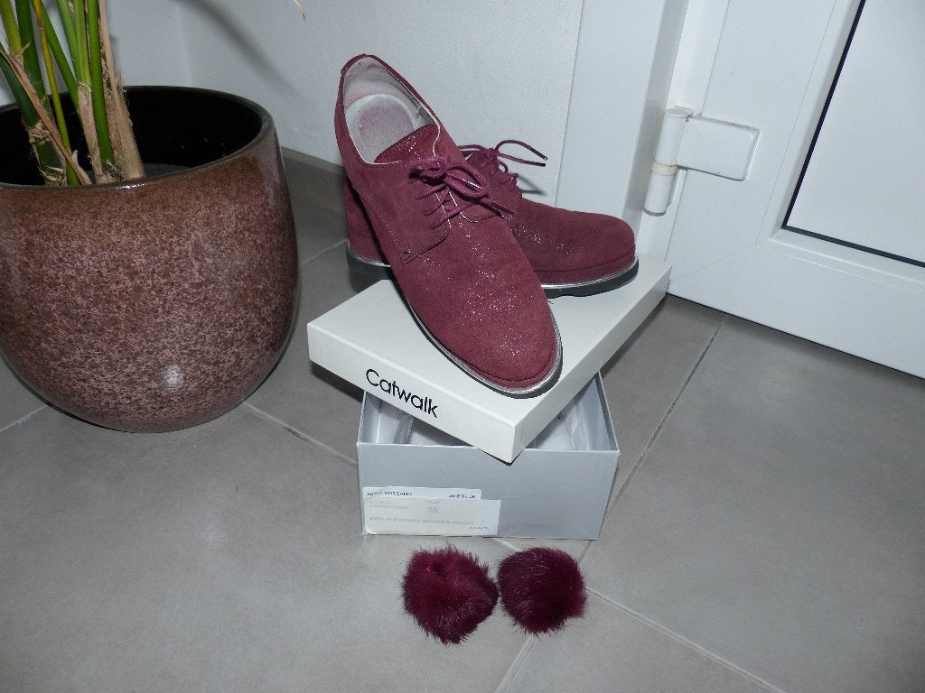 Catwalk rode schoenen - maat 38, Kleding | Dames, Schoenen, Instappers, Ophalen of Verzenden, Zo goed als nieuw, Catwalk