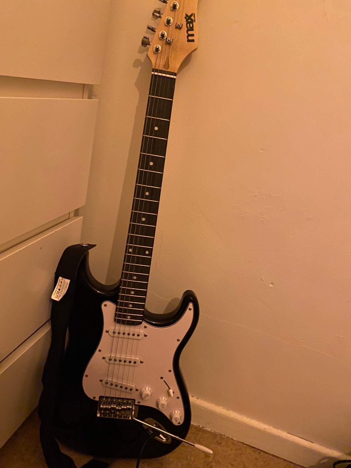 MAX elektrische gitaar, Musique & Instruments, Enlèvement, Comme neuf