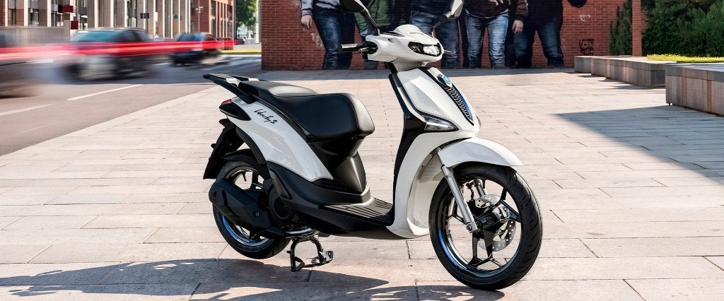 Piaggio 50cc wit, als nieuw, Fietsen en Brommers, Scooters | Piaggio, Zo goed als nieuw, Overige modellen, Klasse B (45 km/u)